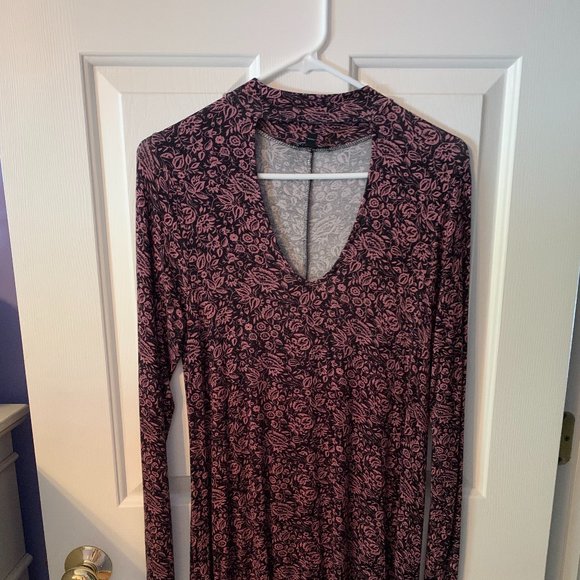Express, Knee-length Women's Dress, Black with Dusty Rose Design, Size - Picture 1 of 2